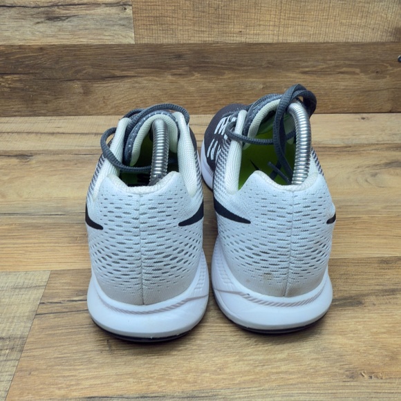 Nike Womens size 10 Air Zoom Pegasus 33 831356-002 Gray White Running Shoes - Picture 7 of 9